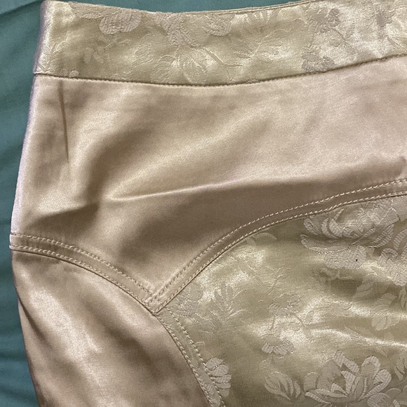 BattiBaleno Floral MIDI Skirt with missing hook at back - Picture 10 of 16